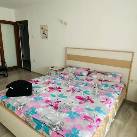 Sunrise Apartment *